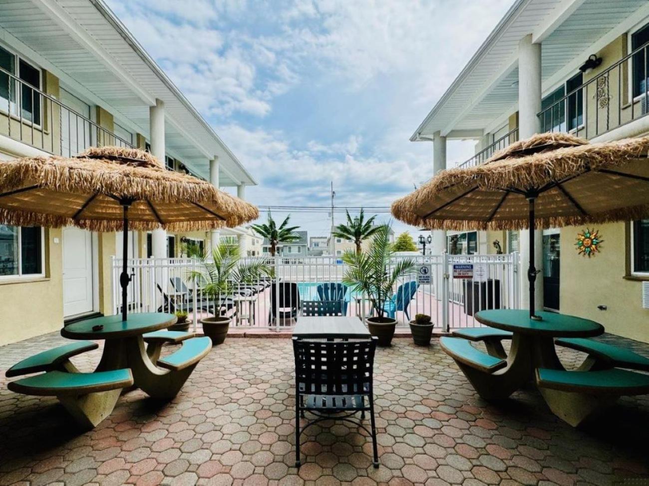 The Lamplight Inn Lavallette Exterior photo